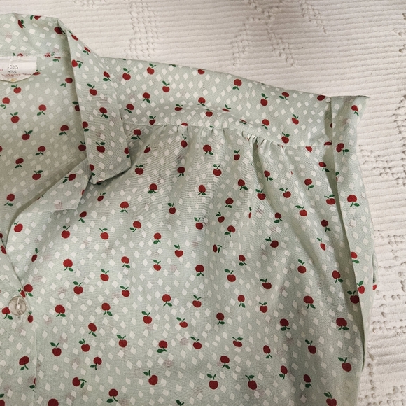 Vintage 🍎 Button Down - Picture 9 of 10